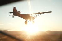 Ultraleichtflug Nordwest KFA Explorer Serie liegt im Sonnenuntergang